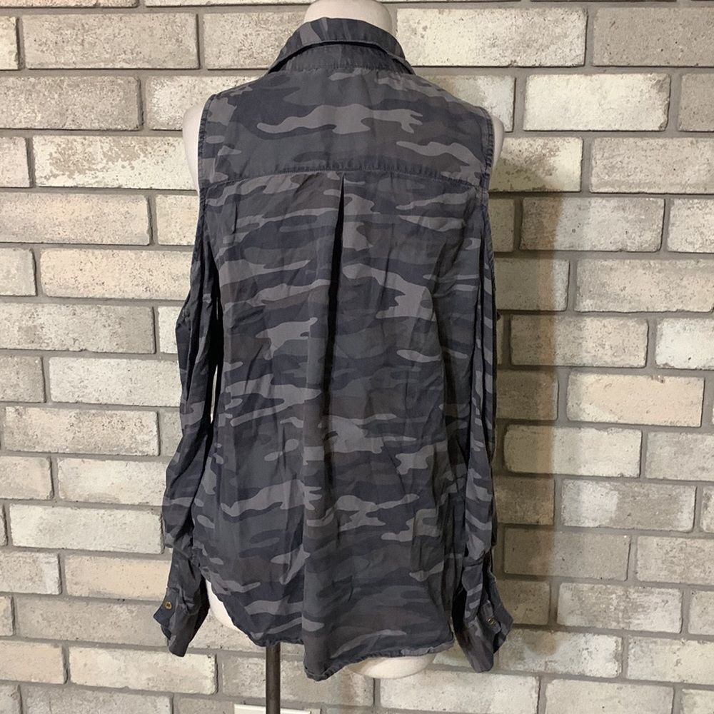 3for$20 button front top medium - Picture 3 of 5